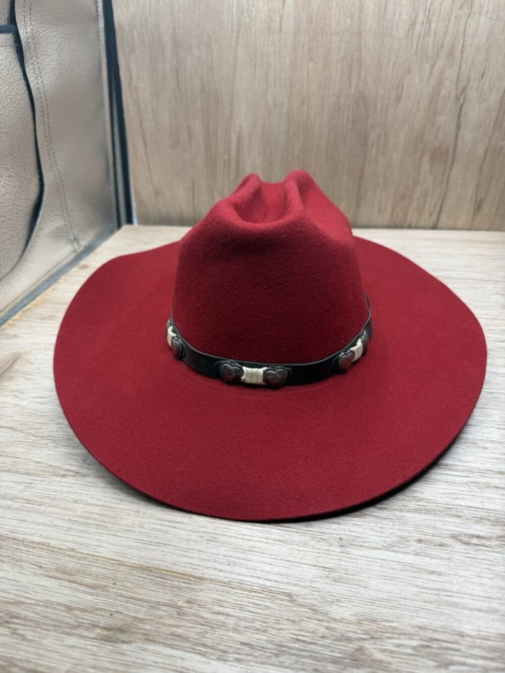 Wrangler Riata Rodeo Queen Red Cowboy Hat Silver Accent Women's Size Medium